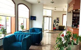 Acc-Nifos Avion Hotel