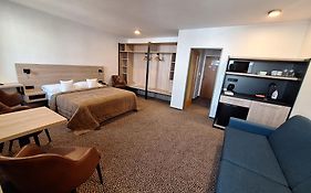 Acc-Nifos Avion Hotel